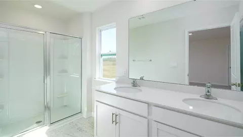 Bath - 2002 10th St SE, Hickory, NC 28602 photo 1 of 9