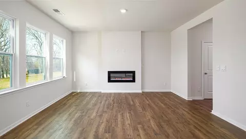 Living - 2002 10th St SE, Hickory, NC 28602 photo 3 of 5