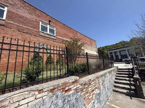 Exterior - 618 Lovers Lane Rd, Calhoun, GA 30701 photo 11 of 12
