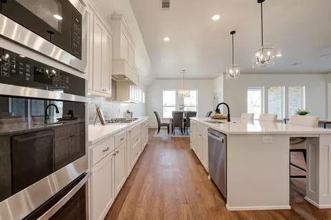 Kitchen - 7201 E Oakland St, Broken Arrow, OK 74014 photo 3 of 4