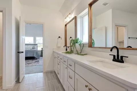 Bath - 7201 E Oakland St, Broken Arrow, OK 74014 photo 3 of 6