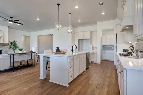 Kitchen - 7201 E Oakland St, Broken Arrow, OK 74014 photo 2 of 4