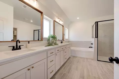 Bath - 7201 E Oakland St, Broken Arrow, OK 74014 photo 1 of 6