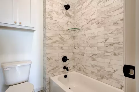 Bath - 7201 E Oakland St, Broken Arrow, OK 74014 photo 5 of 6