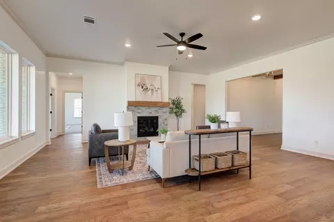Living - 7201 E Oakland St, Broken Arrow, OK 74014 photo 1 of 2