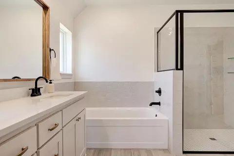 Bath - 7201 E Oakland St, Broken Arrow, OK 74014 photo 2 of 6
