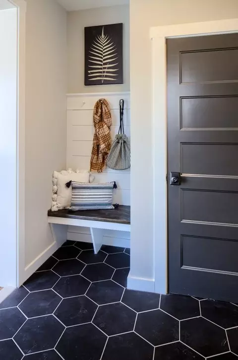 Entry Way - 151 Thompson Rd, Kennett Square, PA 19348 photo 11 of 13