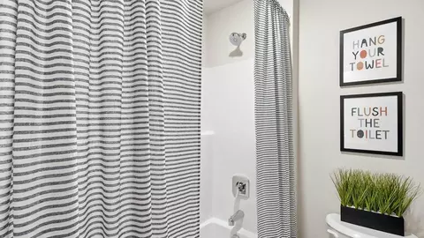 Bath - 21729 SE Stromboli Ln, Bend, OR 97702 photo 5 of 10
