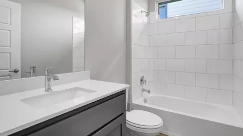 Bath - 1821 Laurel St, Denton, TX 76205 photo 2 of 4
