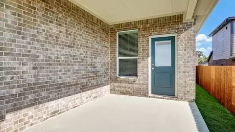 Exterior - 1821 Laurel St, Denton, TX 76205 photo 6 of 13