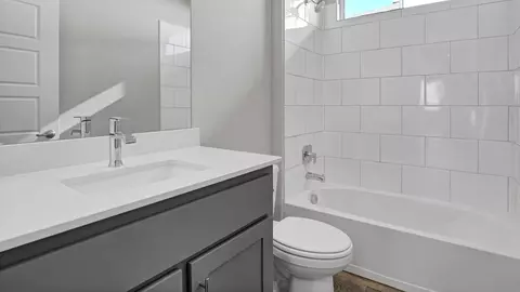 Bath - 1821 Laurel St, Denton, TX 76205 photo 3 of 4