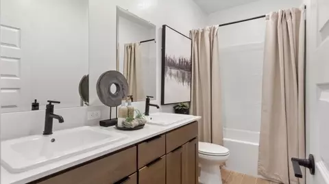 Bath - 8515 Healy Pass Ave, Bakersfield, CA 93311 photo 2 of 4