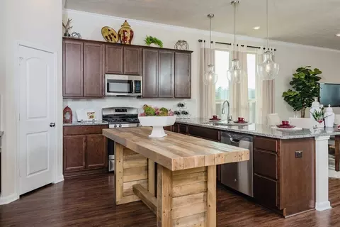 Kitchen - 1499 Lake Ridge Dr, Brenham, TX 77833 photo 2 of 2