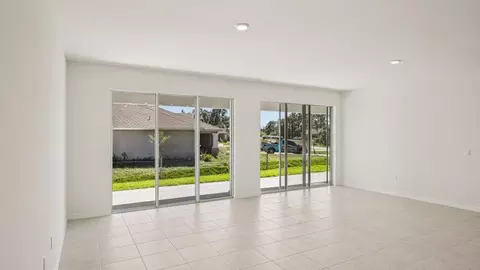 Living - 271 Marion Oaks Blvd, Ocala, FL 34473 photo 4 of 6