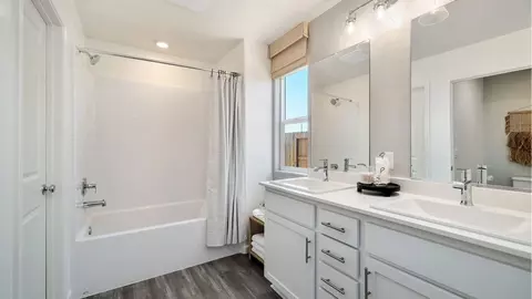 Bath - 8510 March Violets Ave, Bakersfield, CA 93311 photo 1 of 3