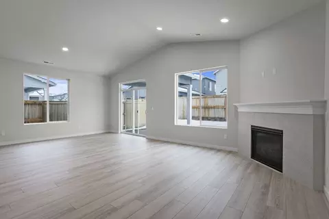 Living - 1140 Pumpkin Rdg, Eagle Point, OR 97524 photo 1 of 2