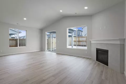 Living - 1140 Pumpkin Rdg, Eagle Point, OR 97524 photo 1 of 2