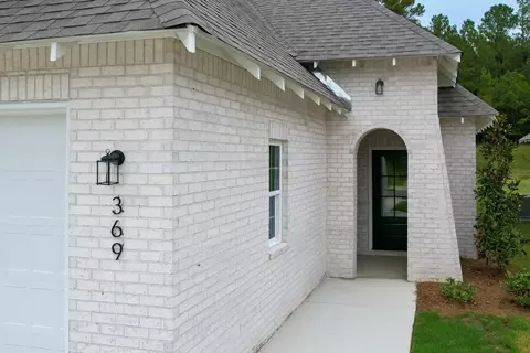 Exterior - 1004 Crossing Ct E, Valley, AL 36854 photo 5 of 8