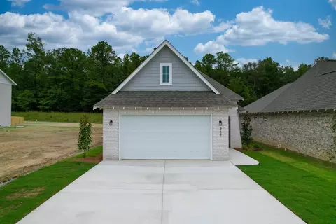 Exterior - 1004 Crossing Ct E, Valley, AL 36854 photo 2 of 8