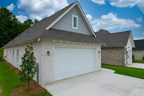 Exterior - 1004 Crossing Ct E, Valley, AL 36854 photo 3 of 8