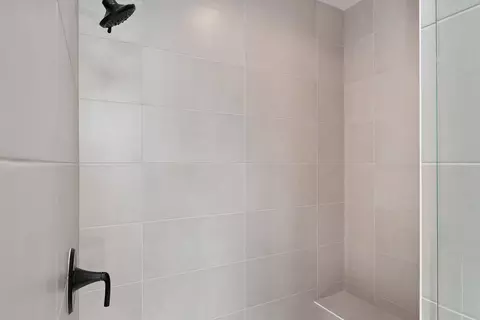 Bath - 320 N Palmer Ln, Eagle, ID 83616 photo 3 of 5