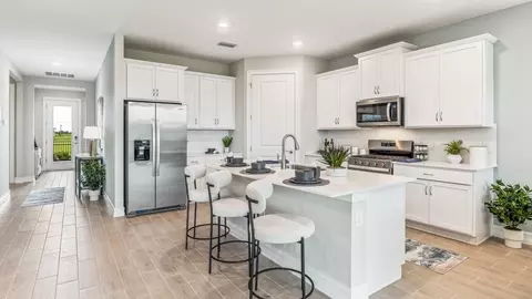Kitchen - 17962 Shade Tree Loop, Punta Gorda, FL 33982 photo 5 of 6