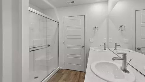 Bath - 13409 E 35th Ln, Spokane, WA 99206 photo 3 of 4