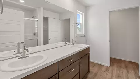Bath - 13409 E 35th Ln, Spokane, WA 99206 photo 2 of 4