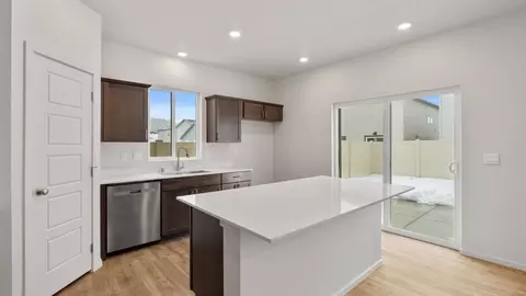 Kitchen - 13409 E 35th Ln, Spokane, WA 99206 photo 3 of 6