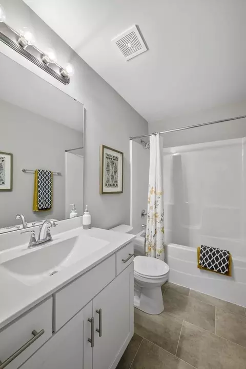 Bath - 29519 Walnut Hollow Dr, Wright City, MO 63390 photo 3 of 7