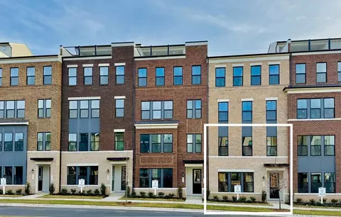 2621 River Birch Rd, Herndon, VA 20171
