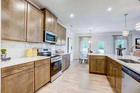 Kitchen - Quinelle Drive, Perry, GA 31069 photo 7 of 28