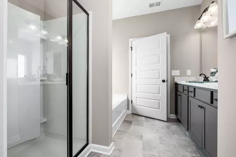 Bath - Quinelle Drive, Perry, GA 31069 photo 15 of 23