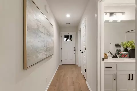 Entry Way - Undisclosed, Broken Arrow, OK 74012 photo 4 of 5