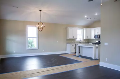 Living - 370 Kempton Ln, Dalton, GA 30721 photo 3 of 4