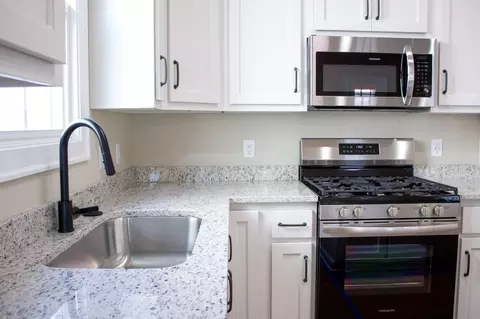 Kitchen - 370 Kempton Ln, Dalton, GA 30721 photo 4 of 4