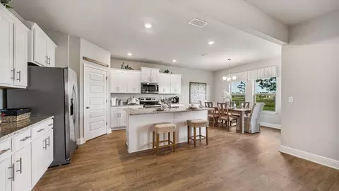 Kitchen - 2382 Hamilton Ridge Dr E, Mobile, AL 36695 photo 3 of 12