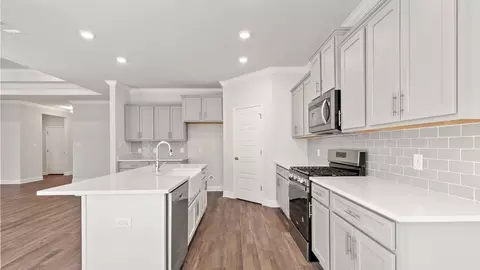 Kitchen - 2382 Hamilton Ridge Dr E, Mobile, AL 36695 photo 7 of 12