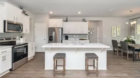 Kitchen - 2382 Hamilton Ridge Dr E, Mobile, AL 36695 photo 12 of 12