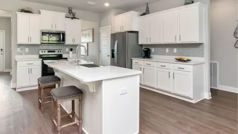 Kitchen - 2382 Hamilton Ridge Dr E, Mobile, AL 36695 photo 10 of 12