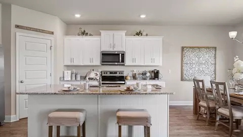 Kitchen - 2382 Hamilton Ridge Dr E, Mobile, AL 36695 photo 2 of 12