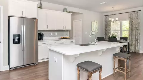 Kitchen - 2382 Hamilton Ridge Dr E, Mobile, AL 36695 photo 9 of 12