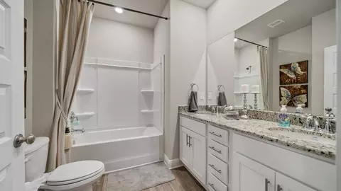 Bath - 2382 Hamilton Ridge Dr E, Mobile, AL 36695 photo 1 of 5