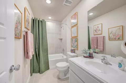 Bath - 23551 Mathis Rd, Elmendorf, TX 78112 photo 3 of 4