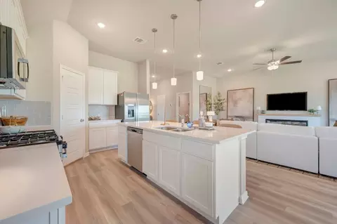 Kitchen - 23551 Mathis Rd, Elmendorf, TX 78112 photo 2 of 2