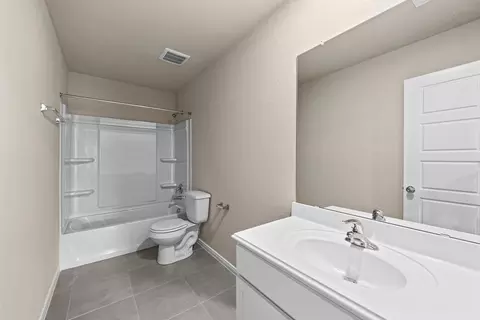 Bath - 23551 Mathis Rd, Elmendorf, TX 78112 photo 1 of 4
