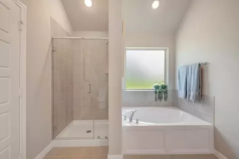 Bath - 23551 Mathis Rd, Elmendorf, TX 78112 photo 2 of 4