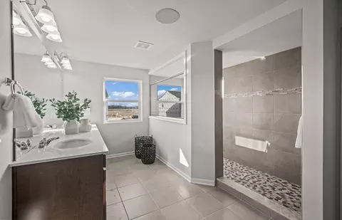 Bath - 702 Risdon Trl N, Saline, MI 48176 photo 2 of 5