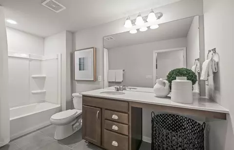 Bath - 702 Risdon Trl N, Saline, MI 48176 photo 4 of 5