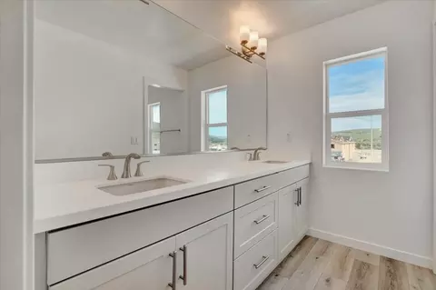 Bath - 1721 Autumn Sage Pl, Lompoc, CA 93436 photo 3 of 5